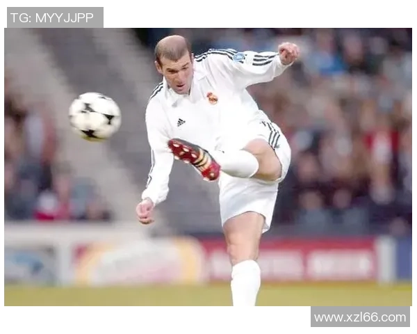 足球射门绝技合集：顶级球星精彩瞬间与破门时刻回顾